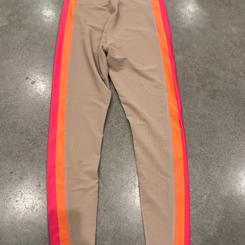 Beach Riot Sport Ribbed Leggings – Tan Multi Stripe - Picture 2 of 3
